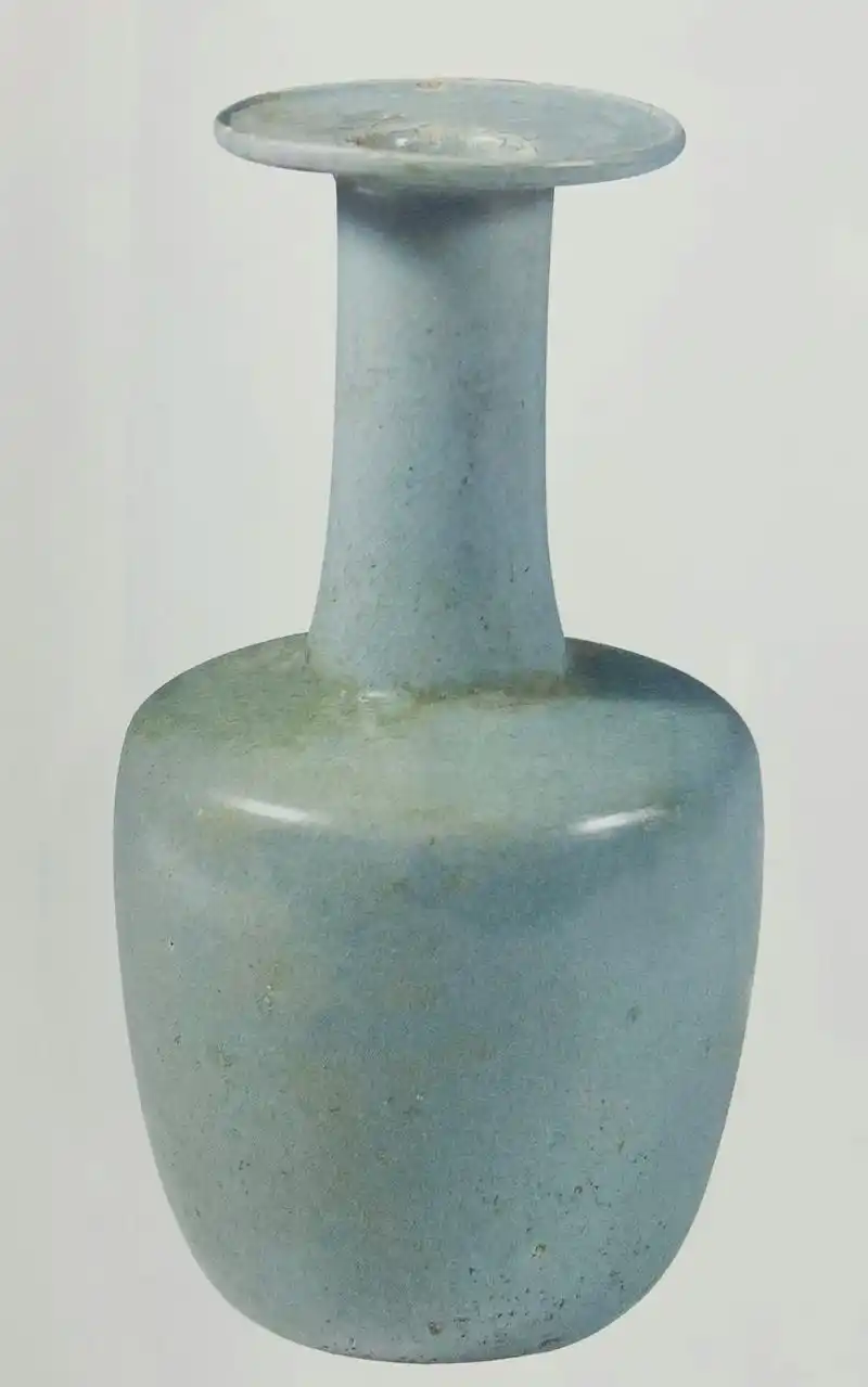 汝窑天青釉折肩盘口瓶,河南宝丰清凉寺出土