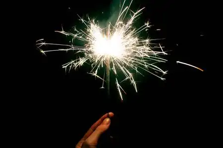 手在黑暗中图片