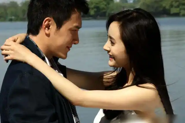 冯绍峰杨幂心中的苦赵丽颖的沉默不如学学朱丹的卑微