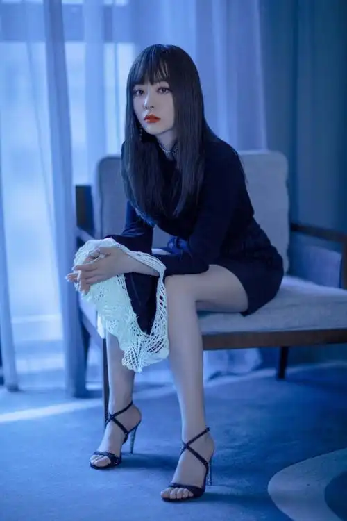 张靓颖 高跟凉鞋 大长腿