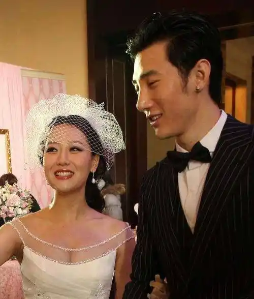 事实上,白冰拥有自己的爱人,那是丁一.