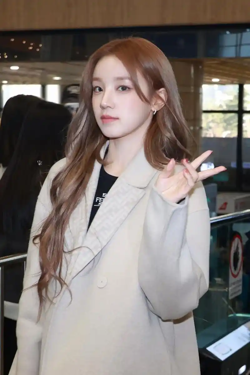 25物料搬运xins更新.#宋雨琦机场生图 # - 抖音