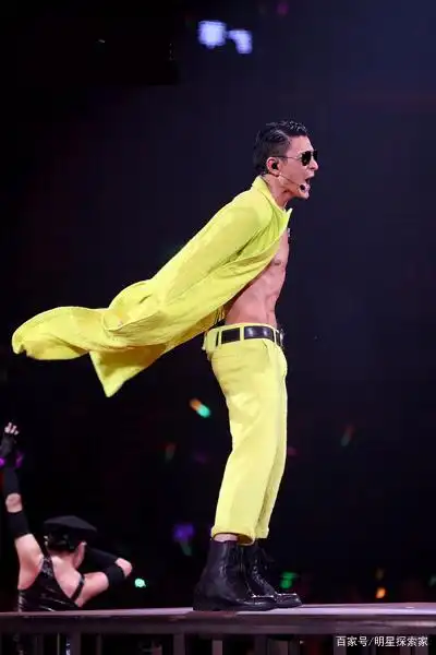 为粉丝赔钱开演唱会从未向流量妥协的刘德华凭什么红了40年