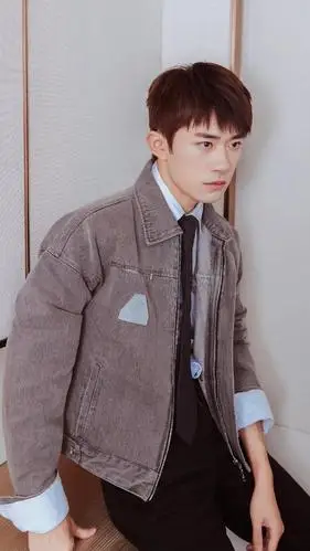 易烊千玺帅气阳光迷人写真,图片大全,高清,图库-回车桌面