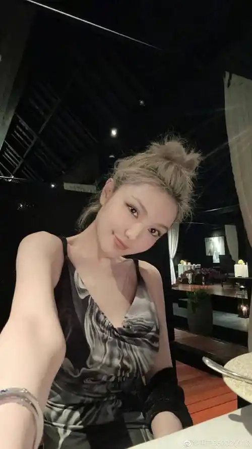 周扬青再穿比基尼秀身材,蜂腰翘臀性感十足,强调没有抽脂_泳装_质疑