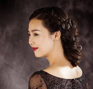 蜈蚣辫编发设计适合中年女士盘蜈蚣辫的发型示例