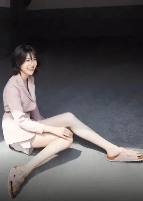 还有比她更长更直的吗|漫画|美脚|李溪芮_网易订阅