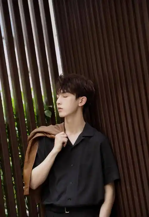 盘点国内男明星完美侧颜,谁才是你心中360度无死角完美男神呢?