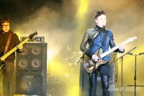 黄贯中演唱beyond经典《海阔天空》