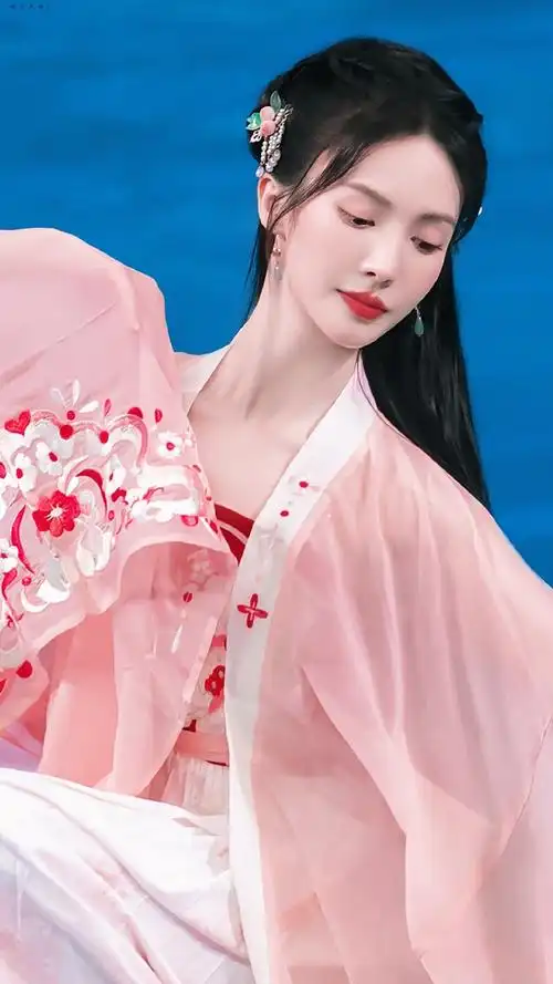 巧目盼兮 美目倩兮 94古装美人#金晨杯中舞渔家傲忆端午