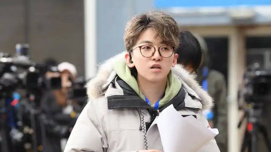 《奔跑吧》总导演姚译添,1988年出生的你别回答,直接脱鞋上指压板吧