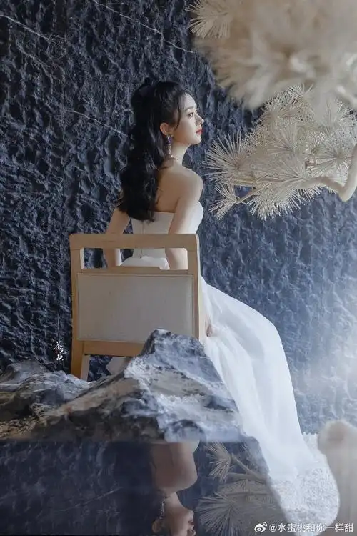 赵丽颖白色抹胸纱裙##赵丽颖西安见面会造型##赵丽颖西安见面会