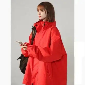 每喻胖妹妹外套冲锋衣连帽女大学生今年流行漂亮春秋兔年红色特特大码