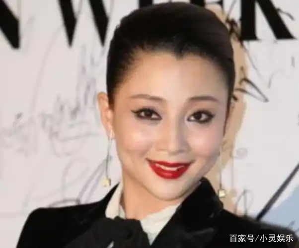 我只想对殷桃说,求求你不要再化浓妆了,给其她女孩留点自信吧!