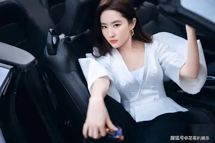 原创刘亦菲被曝要录制综艺天仙也下凡捞金疑似为了资源向平台低头