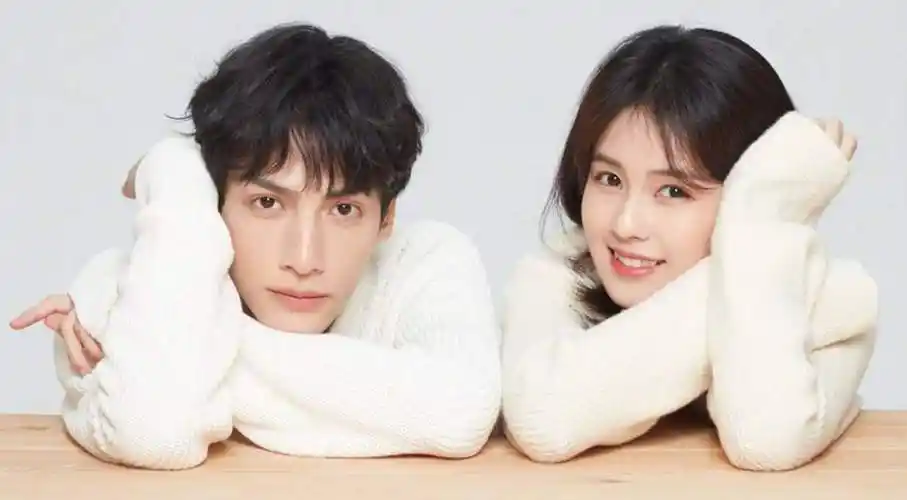 《半是蜜糖半是伤》罗云熙第一次见丈母娘,被逼下跪喝酒,事后喝趴在