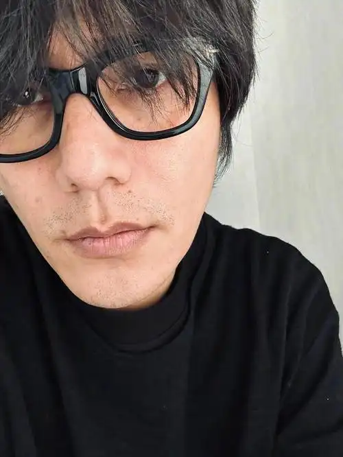 陈坤罕见晒照,嘴唇干裂,面带憔悴,评论区:好像受了委屈