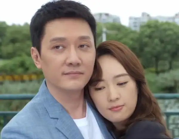 最近冯绍峰和童瑶的《心居》在网络上引起了很大的反响,冯绍峰饰演的