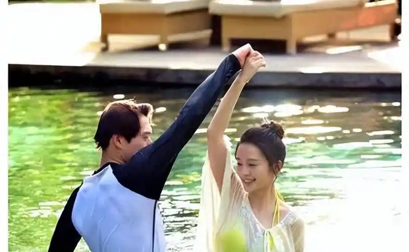 "笨蛋美人"李沁:与杨洋十指紧扣,遭王大陆魏大勋揩油却不反抗_节目