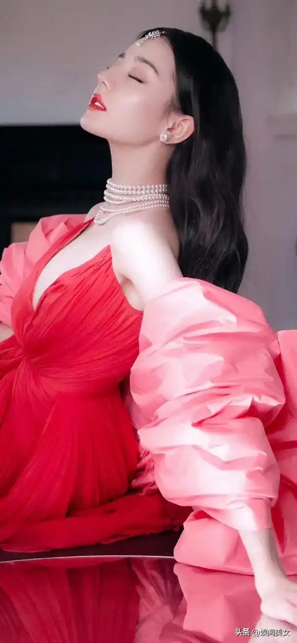 性感的迪丽热巴全面屏高清壁纸大赏