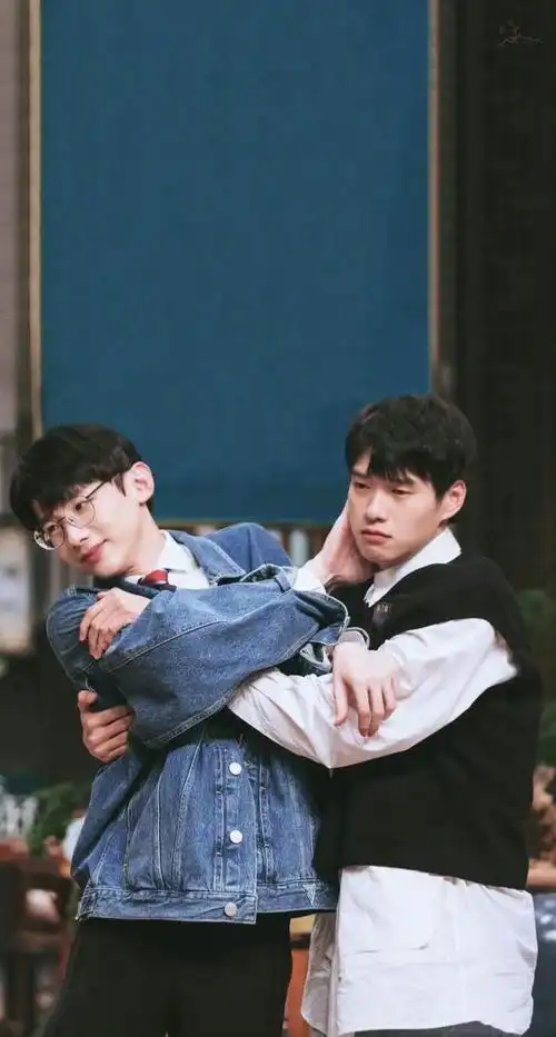 白敬亭魏大勋情头难兄难弟的显眼包兄弟来了哈哈哈哈好可爱啊