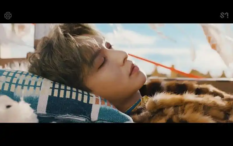 张艺兴lay最新回归曲梦不落雨林 双语版mv公开