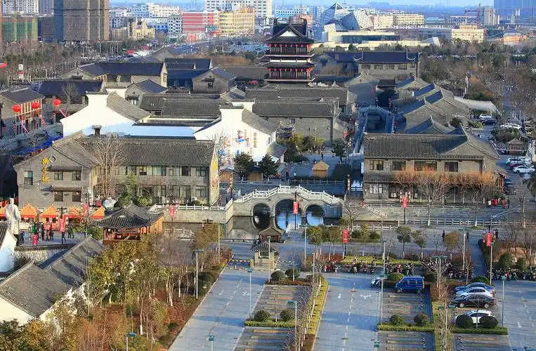 p>盐镇水街是盐城市海盐历史文化风貌区的重要组成部分,位于 a href=