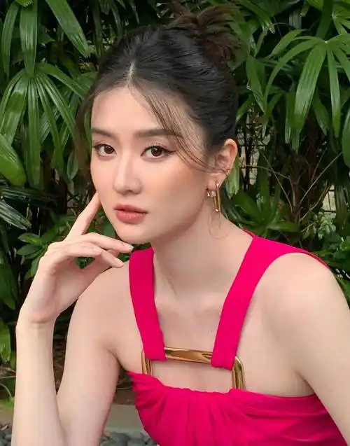 乔欣海边红裙写真 美艳大气 身姿婀娜曼妙 魅惑撩人_活动_裙摆_造型