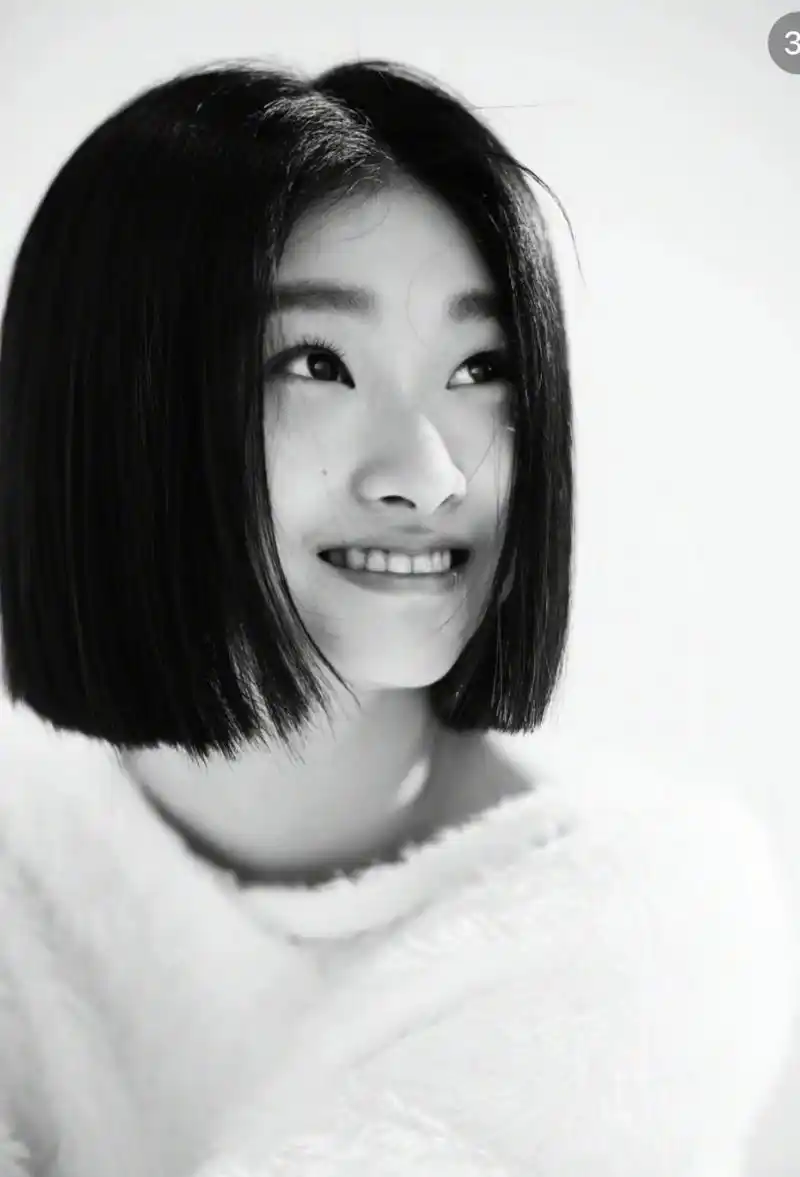 马伊琍大女儿近照,可惜太像文章了,没有妈妈漂亮!