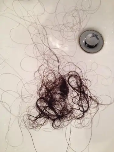 洗一次头发掉这么多.发量也没感觉少.但是这样掉发法太吓人.