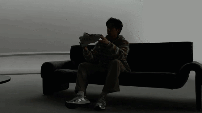 青年演员@王安宇buss喜提新代言,成为oldorder99首位代言人,上脚的