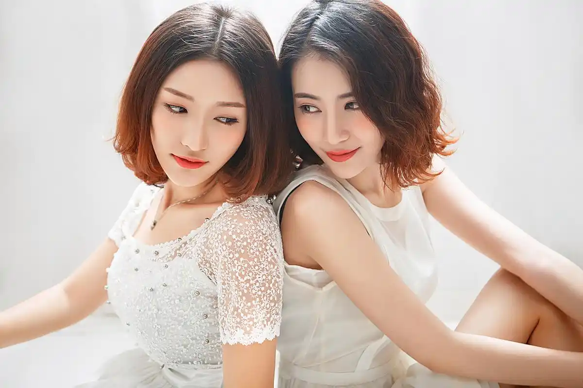 闺蜜——今天吵,明天笑,近了烦,远了想