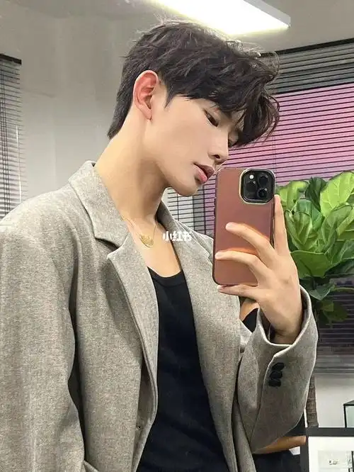 夏季男生一定要尝试的慵懒微分短发推荐男生微分纹理发型推荐男士短发