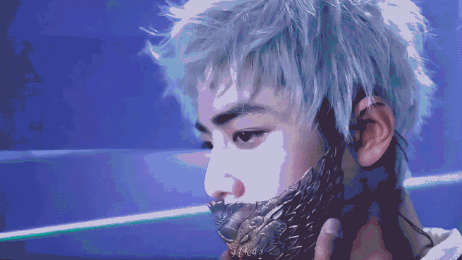 肖战#  银色发色充满神秘感,是从梦境中走出来的银发精灵  是破次元