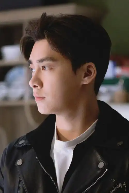 挑战每天按相册顺序发一张李易峰的照片