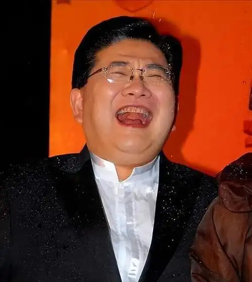 九转大肠受害者,"上海第一主持人",揭秘曹可凡的"双面人生"