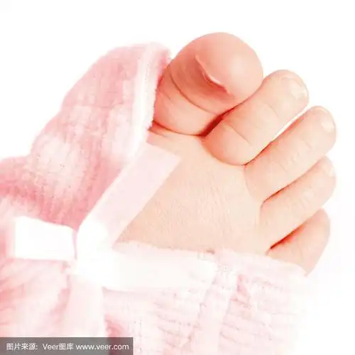 小女孩的脚趾特写