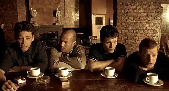 p>《两杆大烟枪》是由 a href="#">盖伊·里奇 /a>自编自导, a href=