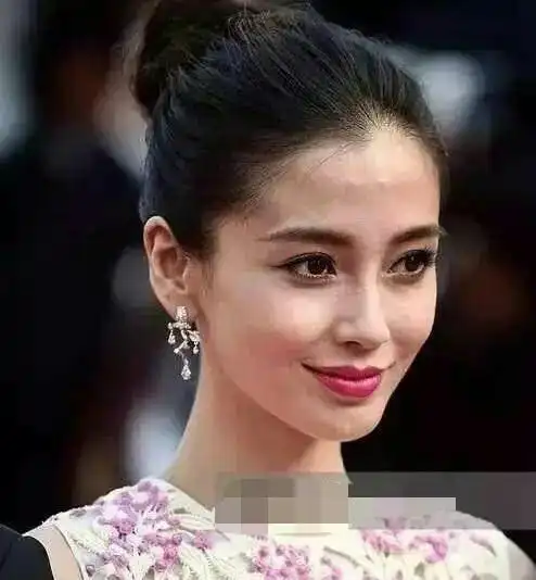 大部分明星都是p图比本人好看可范冰冰却恰恰相反