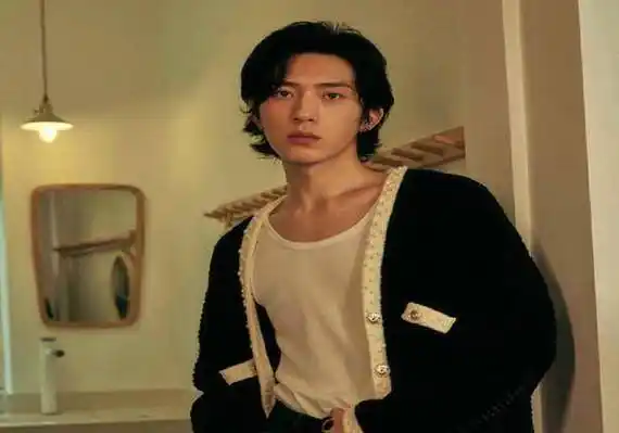 井柏然身边的五个男人,一人反目成仇一人险被其"掰弯"_付辛博_王中磊