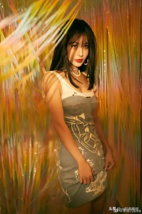 李菲儿的身材比例堪称尤物,性感女神