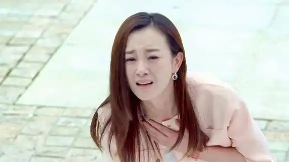 爱的阶梯秋妍得了绝症刚和皓天分手谁知皓天父亲突然去世