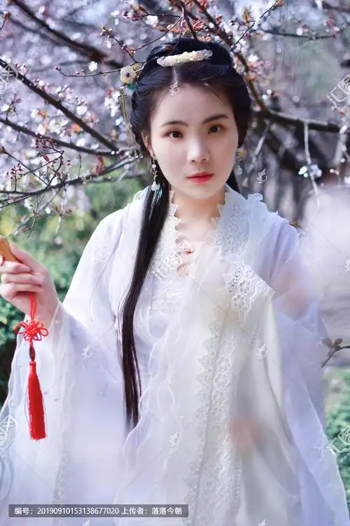 白色仙侠古装