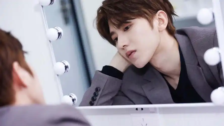 电脑壁纸 明星 大陆明星 蔡徐坤清爽帅气写真