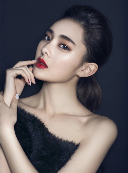 靓丽迷人的女星邱欣怡