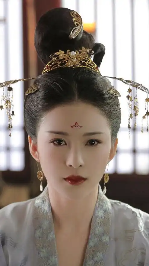 赵樱子暗夜闪钻波点裙纯仙味儿十足,港风美人氛围感绝了!__财经头条