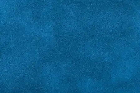 深蓝色哑光背景的绒面织物特写. 无缝绿松石皮革的天鹅绒质地.