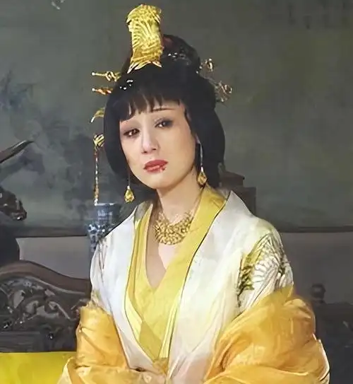 无儿无女的李建群,与著名导演同居27年不结婚,临终后悔让人泪崩