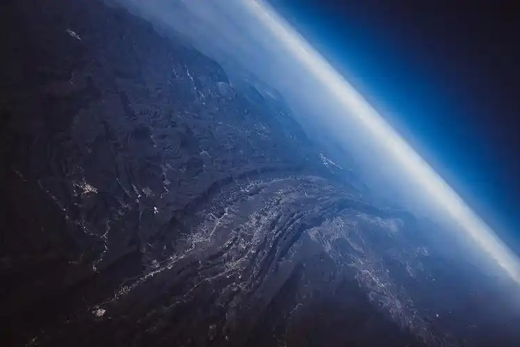 俯瞰我们的星球