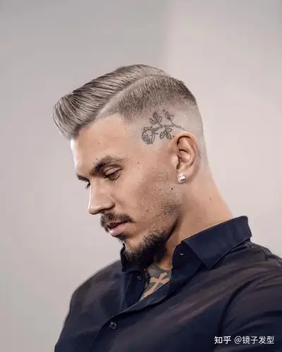 男士露额发型
